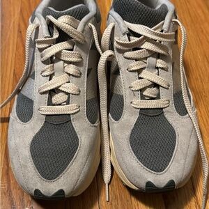 Men's 10.5 New Balance shoes